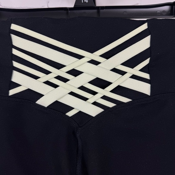 Boost PowerHold® High-Waisted 6'' Short Black/Lemon Creme Color *No Size* - Picture 4 of 5